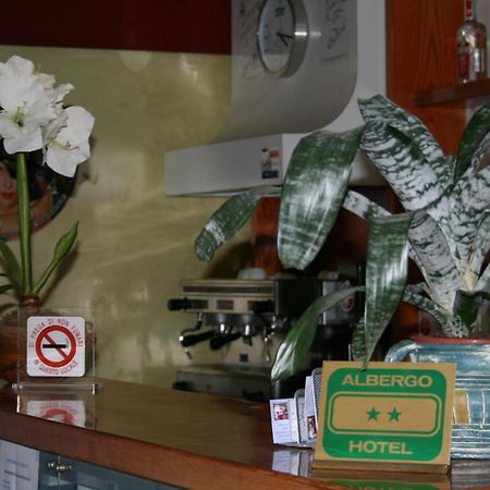 Hotel Maria Luisago Bagian luar foto